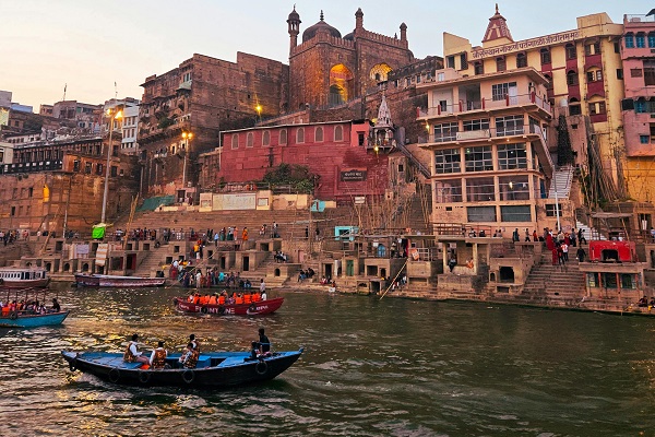 Discovering Varanasi�s Ghats: A Spiritual Journey on the Banks of the Ganges